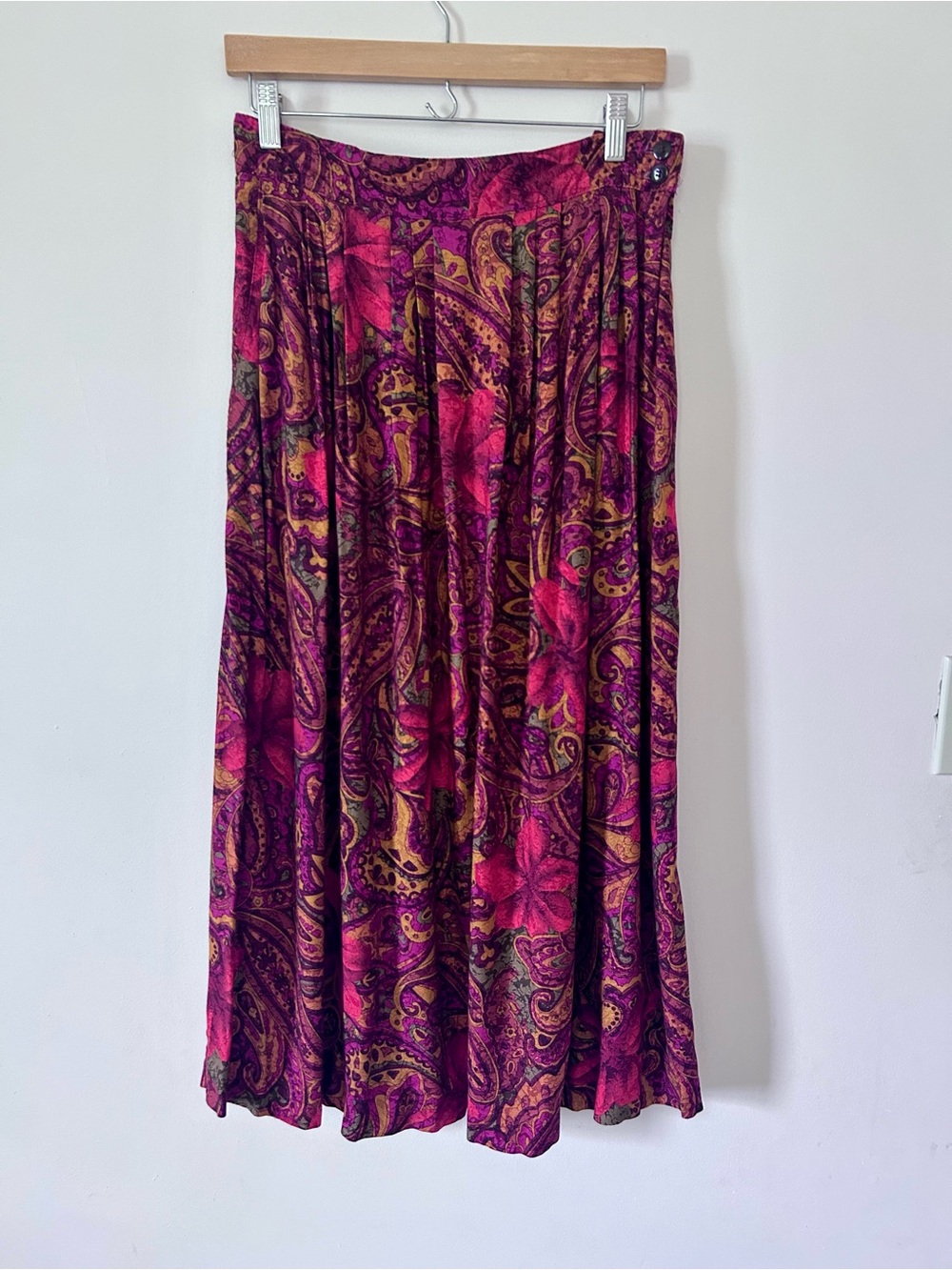 Vintage Sweetbriar Belk Paisley Pleated Midi Skirt Made in USA 100% Rayon